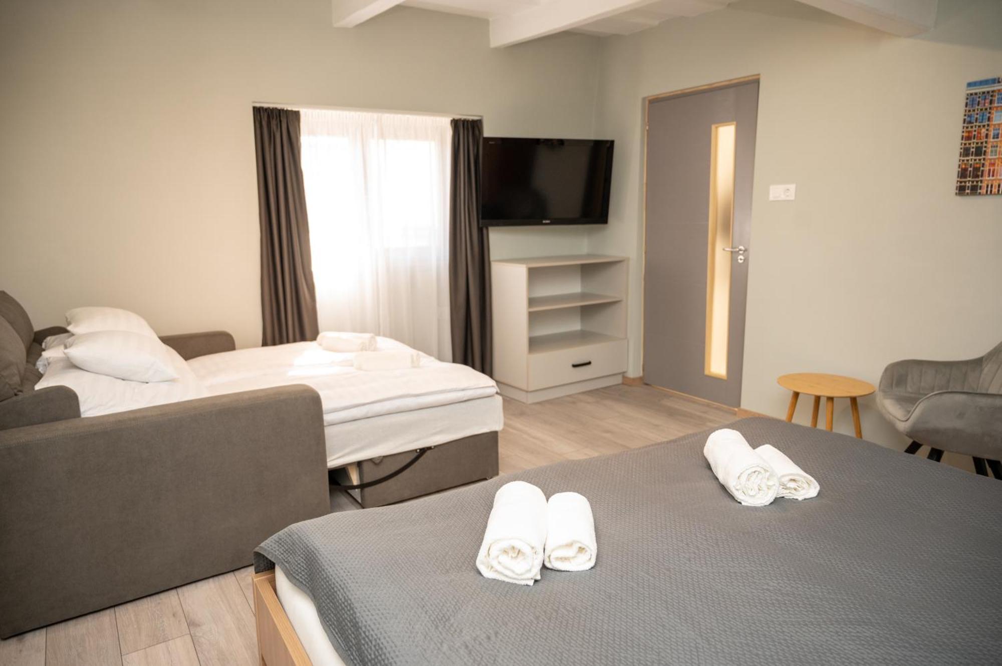 Tuenderkert Apartman Gyula Eksteriør bilde